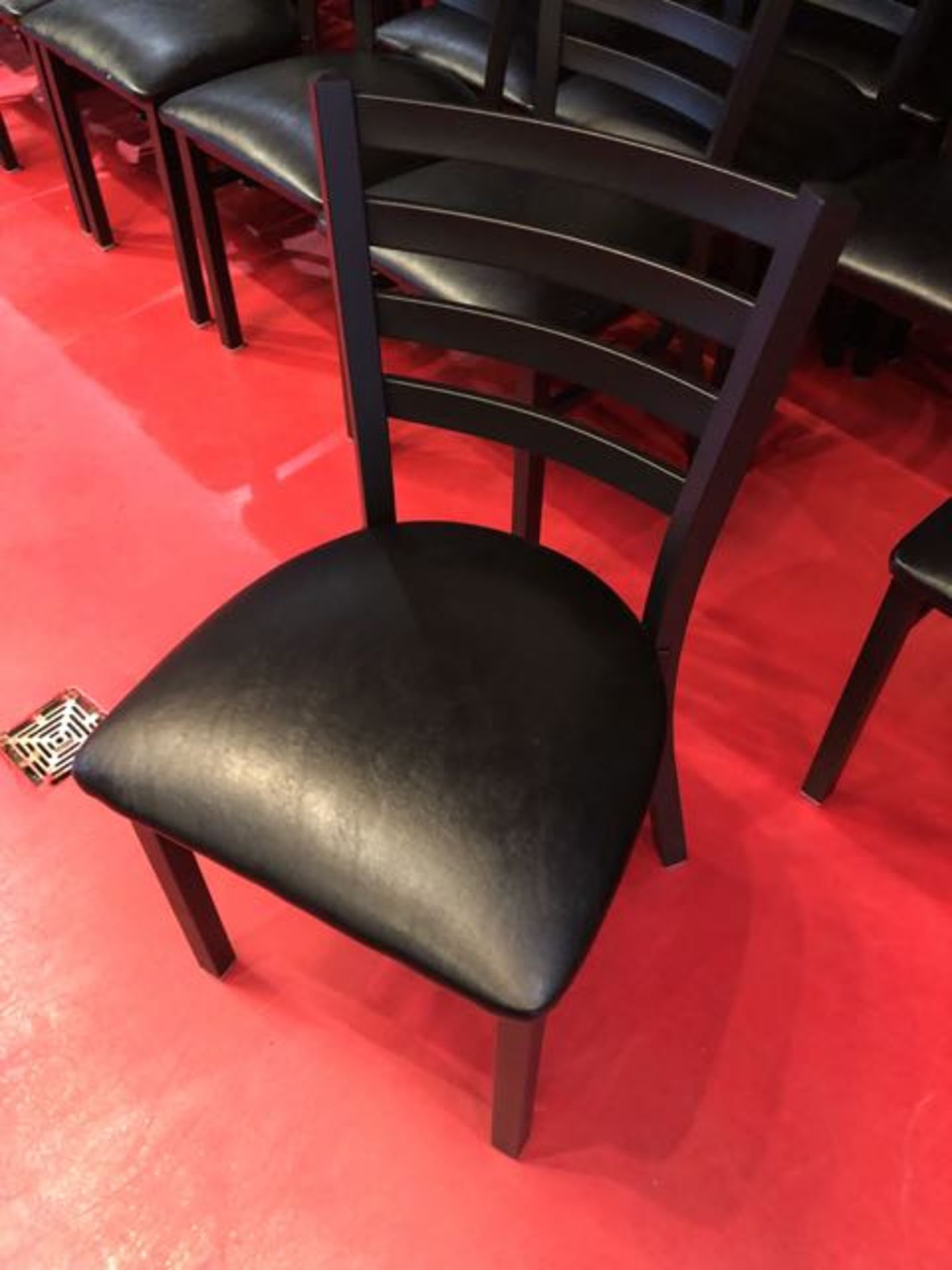 (10) Chaises Bistro, robutes, métal et cuir