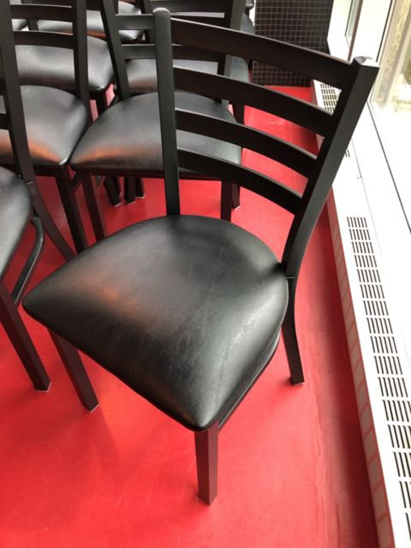 (10) Chaises Bistro, robutes, métal et cuir