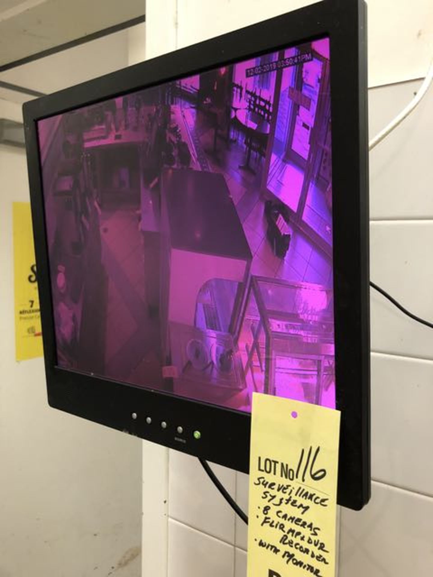 Systeme de surveillance avec 8 cameras LOREX - et écran - à défaire par le client