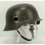 4.1.) Uniformen / KopfbedeckungenSS: Stahlhelm M42.Olivgrün lackierter Stahlhelm, das SS-Emblem zu