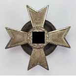 1.2.) Deutsches Reich (1933-45)Kriegsverdienstkreuz, 1. Klasse - L58.Zink versilbert, mit Haltedorn,