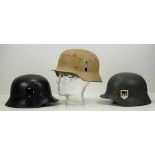 4.1.) Uniformen / Kopfbedeckungen3. Reich: Lot von 3 Stahlhelmen.1.) Heimwehr, 2.) Luftwaffe