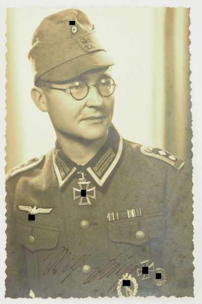 3.3.) AutographenKeipp, Willy.(1917-1996). Das Ritterkreuz wurde ihm am 30. Oktober 1943 als - Image 2 of 4