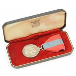 2.1.) EuropaGroßbritannien: Imperial Service Medaille, Elizabeth II., im Etui.Silber, im Rand