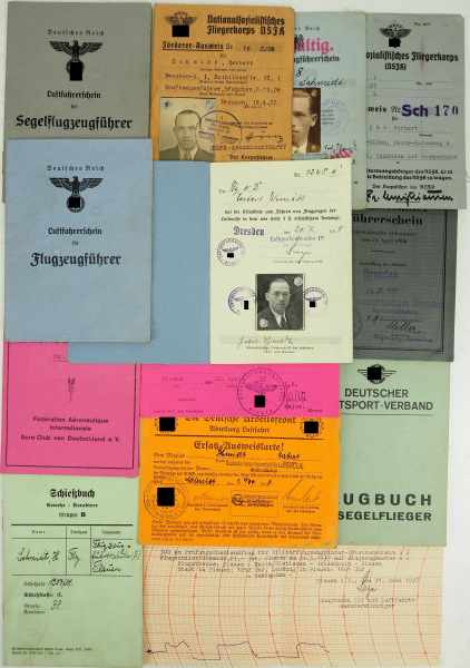 3.1.) Urkunden / DokumenteUmfangreicher Nachlass Fliegerei Ausweise.Diverse, sowohl militärisch - Image 2 of 2