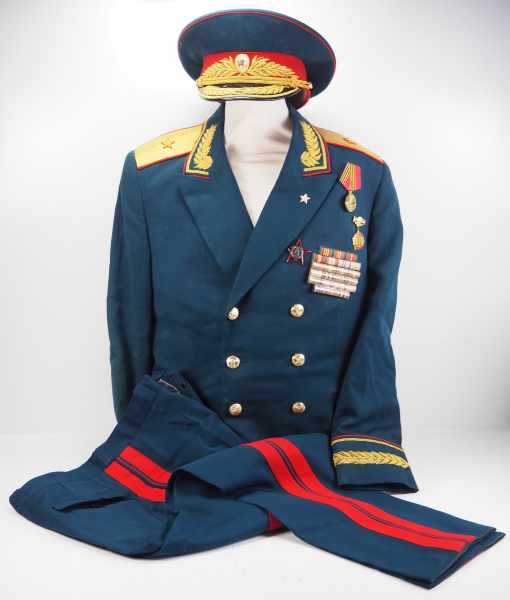 4.1.) Uniformen / KopfbedeckungenSowjetunion: Uniformnachlass eines Generalmajors der - Image 2 of 8