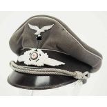 4.1.) Uniformen / KopfbedeckungenLuftwaffe: Schirmmütze für Offiziere.Luftwaffenblaues Tuch,