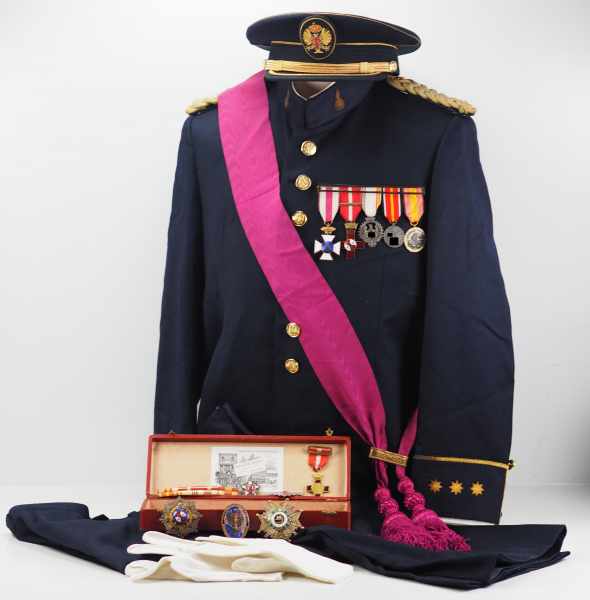 4.1.) Uniformen / KopfbedeckungenSpanien: Nachlass eines Oberst der Blauen Division und Mitglieds - Image 2 of 10