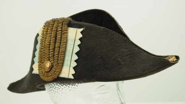 4.1.) Uniformen / KopfbedeckungenBayern: Zweispitz für Staatsbeamte.Schwarzer Nadelfilz, goldene - Image 2 of 10
