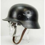 4.1.) Uniformen / KopfbedeckungenLuftwaffe: Stahlhelm M40.Originale Glocke, I10 27 und Q64