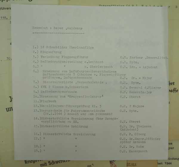 3.1.) Urkunden / DokumenteUrkundengruppe Flugzeugführers und Luftsachverständigen der Luftwaffe.- - Image 4 of 4