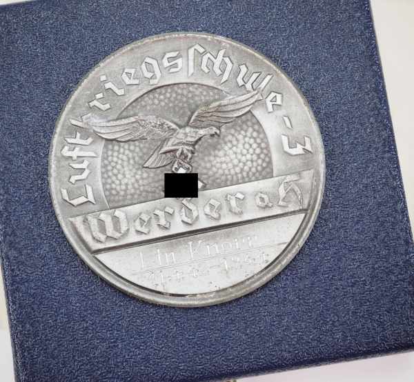 1.2.) Deutsches Reich (1933-45)Ehrenmedaille der Luftkriegsschule 3, Werder aH, im Etui, mit - Image 2 of 4