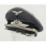 4.1.) Uniformen / KopfbedeckungenLuftwaffe: Schirmmütze für Offiziere.Luftwaffenblaues Tuch,