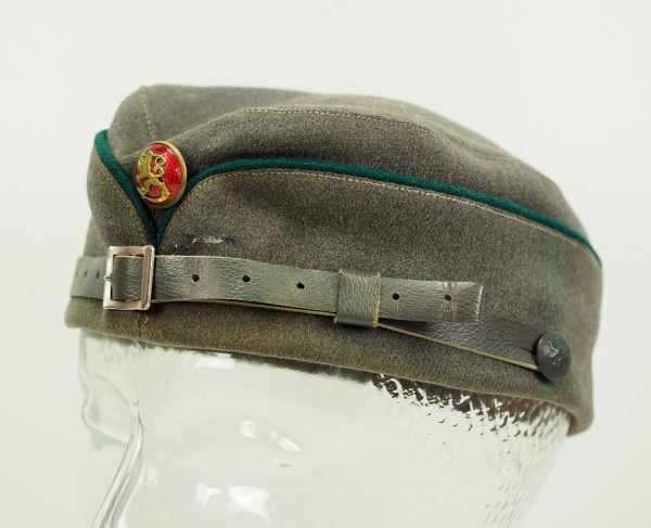 4.1.) Uniformen / KopfbedeckungenFinnland: Offiziers Schiffchen.Feldgraues Tuch, grüner Vorstoß, - Image 2 of 7