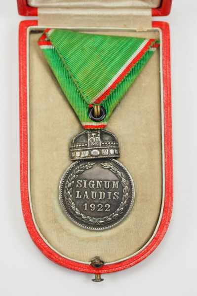 2.1.) EuropaUngarn: Verdienstorden, Medaille, in Silber, im Etui.Silber, die Krone beweglich - Image 3 of 3