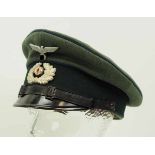 4.1.) Uniformen / KopfbedeckungenWehrmacht: Schirmmütze für Mannschaften des Sanitätsdienstes.