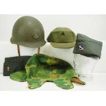 4.1.) Uniformen / KopfbedeckungenUSA: Lot Kopfbedeckungen - Vietnam Era.1.) Stahlhelm, mit