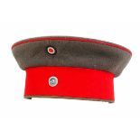 4.1.) Uniformen / KopfbedeckungenBayern: Feldgraues Krätzchen.Feldgraues Tuch, roter Bund, roter