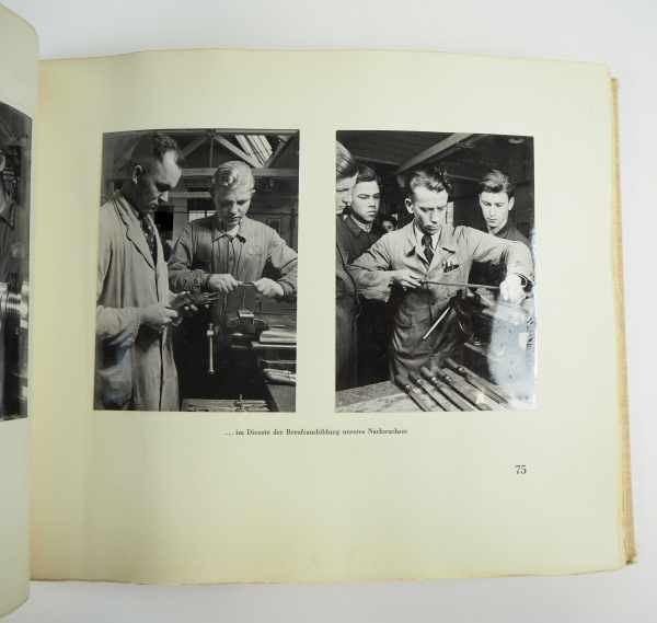 3.2.) Fotos / PostkartenPräsentationsalbum "Die Mauser-Werke AG - In den Kriegsjahren 1940/41". - Image 14 of 18