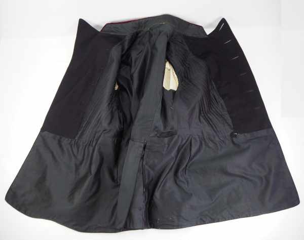 4.1.) Uniformen / KopfbedeckungenÖsterreich: Schwarzer Beamtenrock.Schwarzes Tuch, weinroter - Image 10 of 10