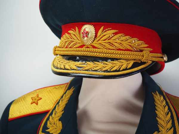 4.1.) Uniformen / KopfbedeckungenSowjetunion: Uniformnachlass eines Generalmajors der - Image 5 of 8
