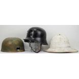 4.1.) Uniformen / Kopfbedeckungen3. Reich: Lot von 3 Stahlhelmen.1.) SS Springer Helm, 2.)