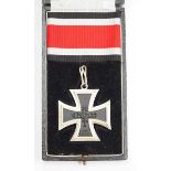 1.3.) Bundesrepublik Deutschland und DDRBRD: Eisernes Kreuz, 1957, Ritterkreuz, im Etui.Geschwärzter