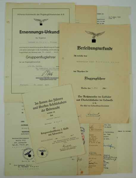 3.1.) Urkunden / DokumenteUrkundengruppe Flugzeugführers und Luftsachverständigen der Luftwaffe.-