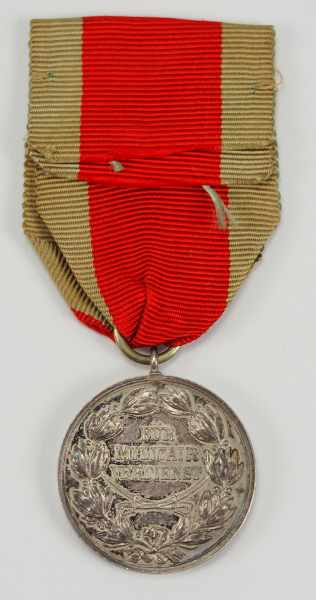 1.1.) Kaiserreich (bis 1933)Schaumburg-Lippe: Silberne Militärverdienst-Medaille, mit gekreuzten - Image 3 of 3