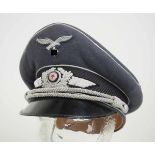 4.1.) Uniformen / KopfbedeckungenLuftwaffe: Schirmmütze für Offiziere.Luftwaffengraue Gabardine,