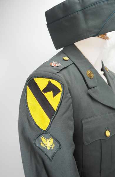 4.1.) Uniformen / KopfbedeckungenUSA: Uniformnachlass eines Angehörigen der 1st Cavalry Division.1.) - Image 3 of 4