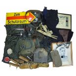 4.2.) Effekten / AusrüstungLot Militaria.Diverses.Zustand: III4.2.) Insignias / EquipmentI