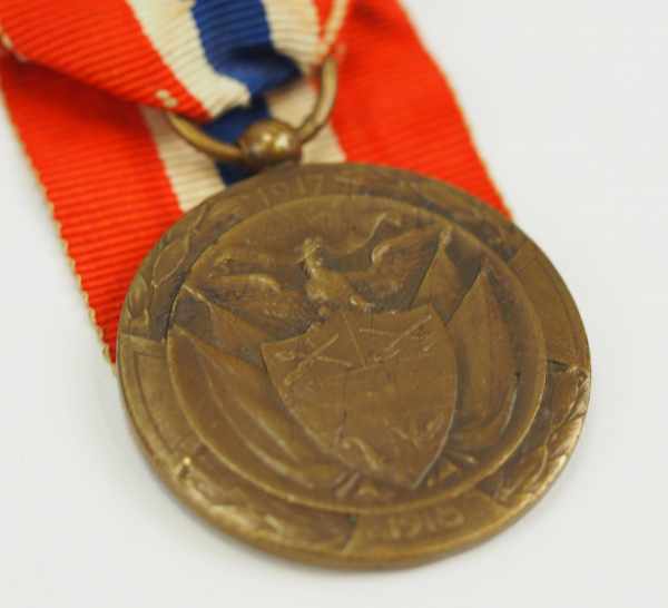 2.2.) WeltPanama: Medaille der Solidarität 1917/1918, in Bronze.Bronze, am Originalband.Nur in - Image 2 of 3