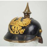 4.1.) Uniformen / KopfbedeckungenPreussen: Pickelhaube für Mannschaften.Lederkorpus, vergoldeter