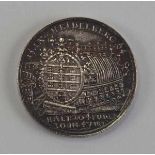7.4.) MünzenSilbermedaille auf das Große Fass im Heidelberger Schloss.Silber. Feine Prägung.Zustand: