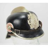 4.1.) Uniformen / KopfbedeckungenHessen: Feuerwehr Helm.Schwarze Lederglocke, versilberte Beschläge,