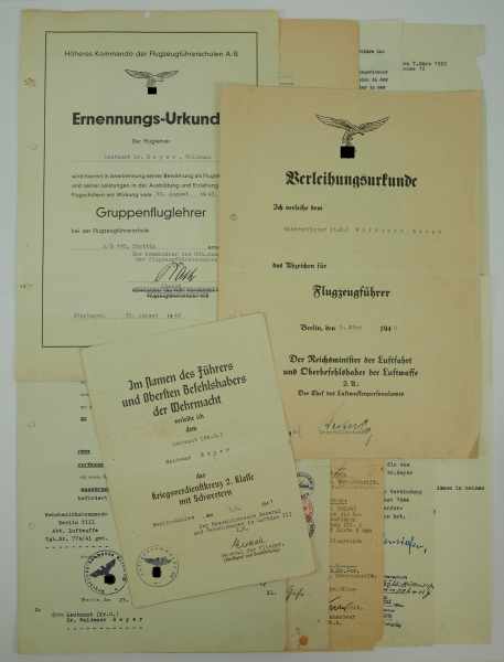 3.1.) Urkunden / DokumenteUrkundengruppe Flugzeugführers und Luftsachverständigen der Luftwaffe.- - Image 2 of 4
