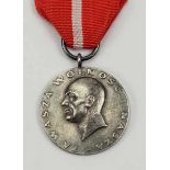 2.1.) EuropaPolen: Medaille für die Freiheit - Spanien 1938/39.Versilbert, am Bande.Für die