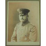 Sachsen Weimar Eisenach: Offiziers Porträt.Halbporträt in Uniform mit angelegtem Ordenschmuck.27,5 x