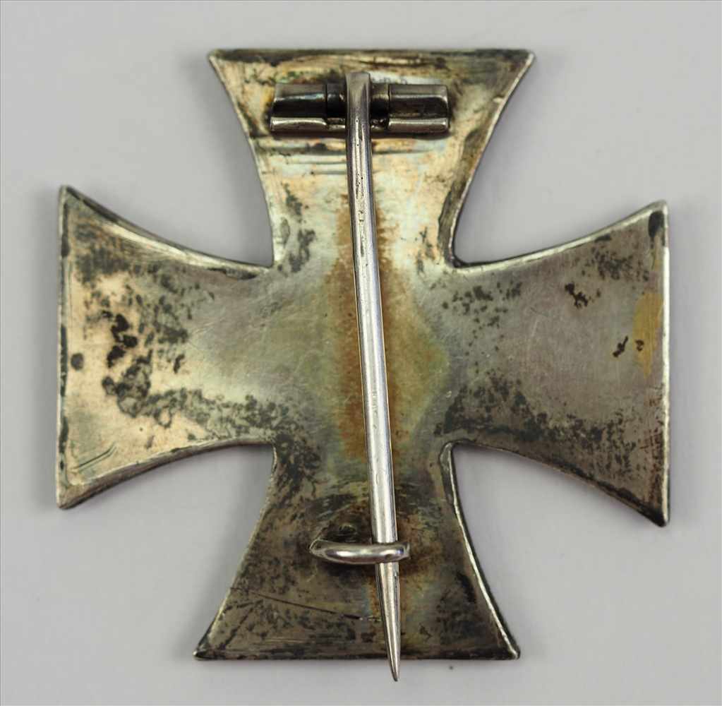 Preussen: Eisernes Kreuz, 1870, 1. Klasse.Geschwärzter Eisenkern, leicht berieben, Silber Zarge, - Image 3 of 5