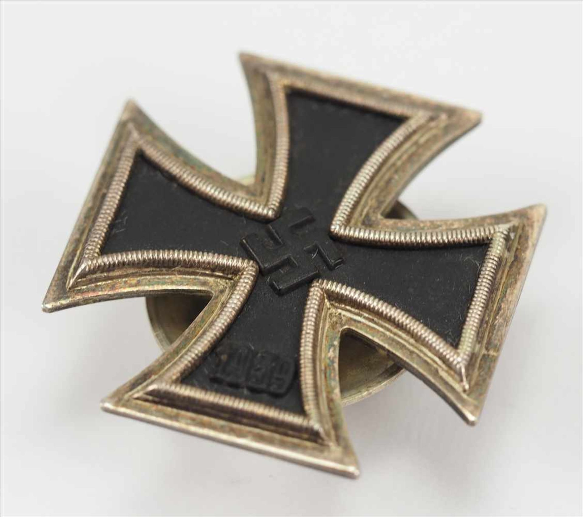 Eisernes Kreuz, 1939, 1. Klasse - Schraubscheibe.Geschwärzter Eisenkern, silberne Zarge, an - Image 2 of 4