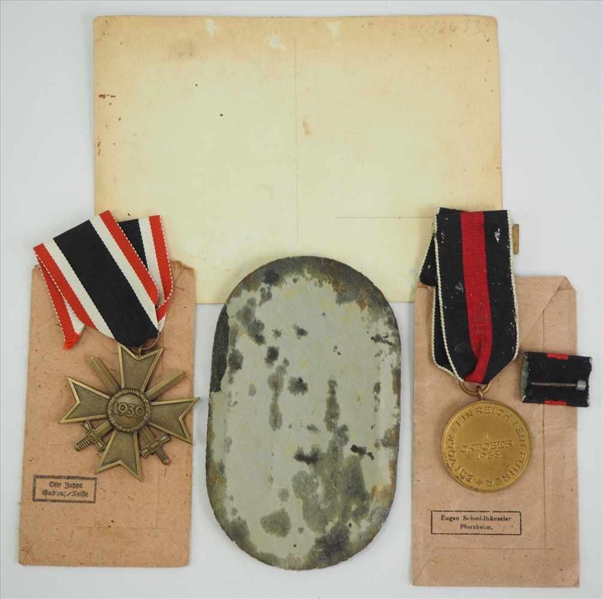 Nachlass eines Demjansk Veteranen.1.) Kriegsverdienstkreuz, 2. Klasse mit Schwertern, in Tüte, 2.) - Image 2 of 2