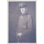 Sachsen Coburg Gotha: Offiziers Porträt.Kniestück mit angelegtem Ordenschmuck.22 x 17 cm.