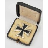 Eisernes Kreuz, 1939, 1. Klasse, im Etui.Geschwärzter Eisenkern, versilberte Zarge, frostig polierte