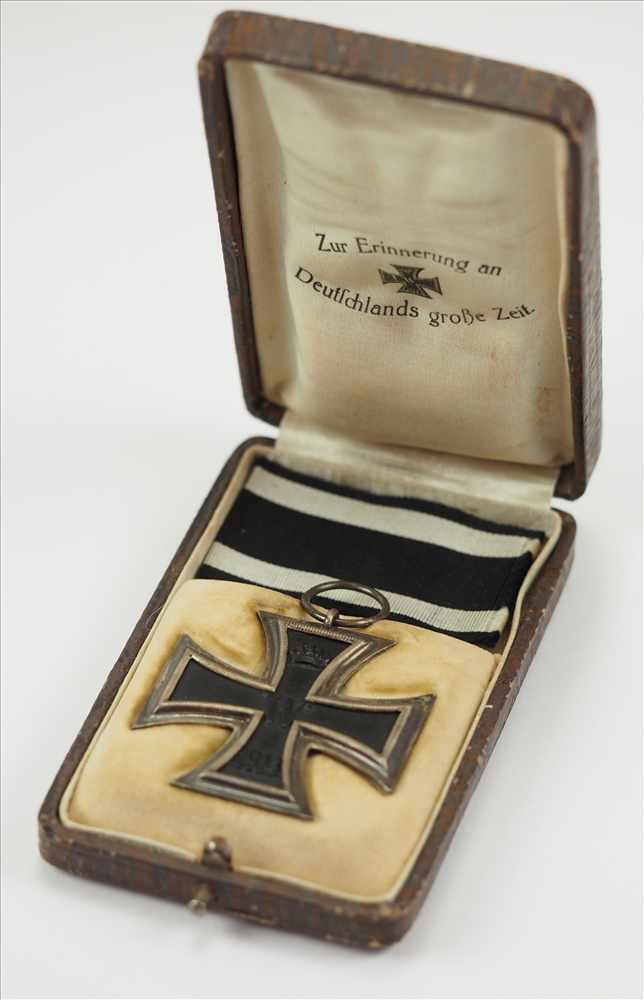 Preussen: Eisernes Kreuz, 1914, 2. Klasse, im Etui.Geschwärzter Eisenkern, Silber Zarge, im
