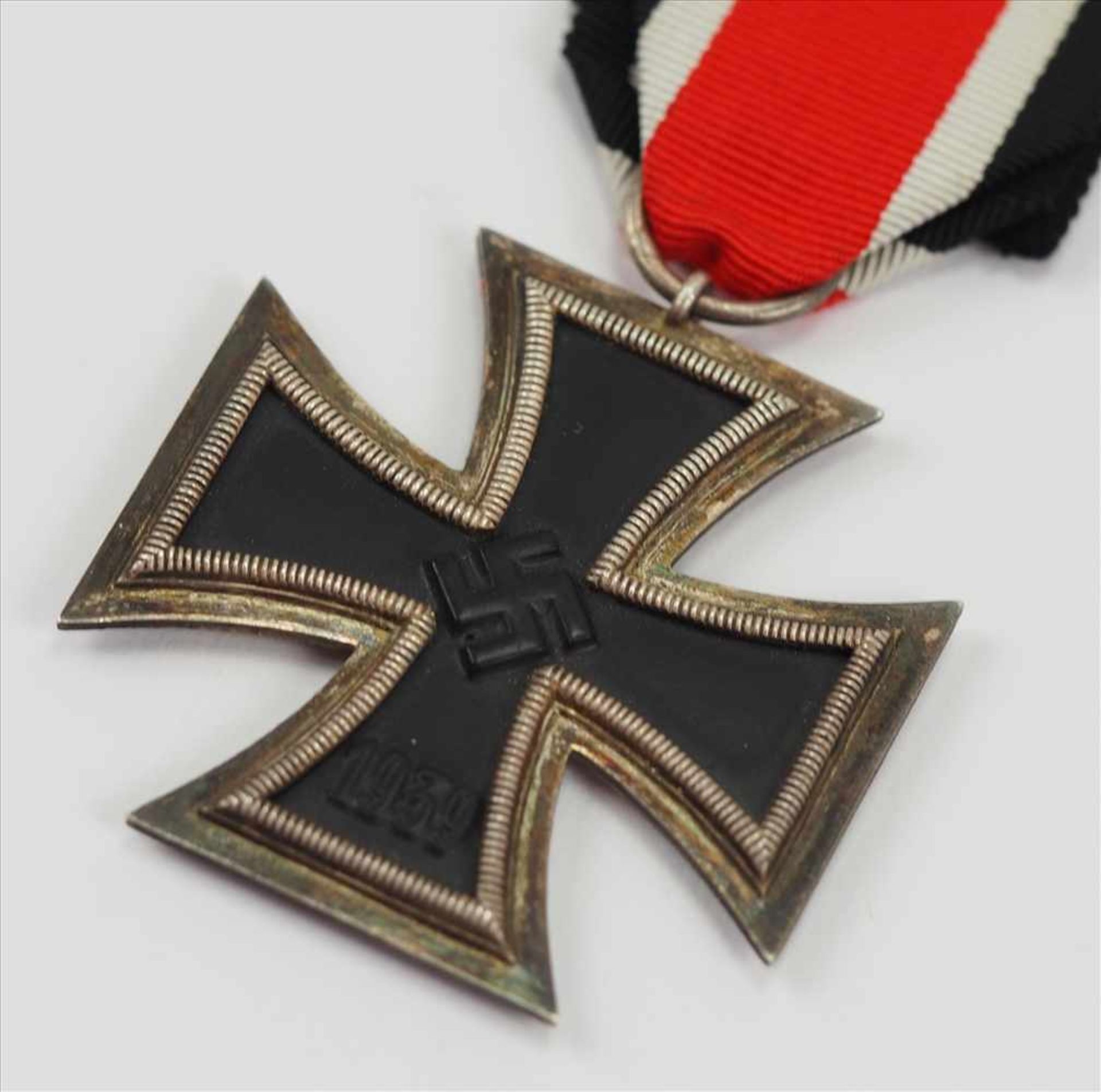 Eisernres Kreuz, 1939, 2. Klasse - Übergröße.Geschwärzter Eisenkern, silberne Zarge, polierte - Image 2 of 3