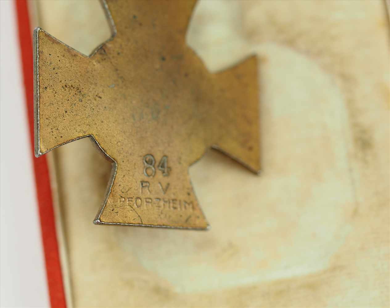 Ehrenkreuz für Kriegsteilnehmer, im Etui.Am Bande, rotes Verleihungsetui, Treue um Treue von - Image 2 of 3