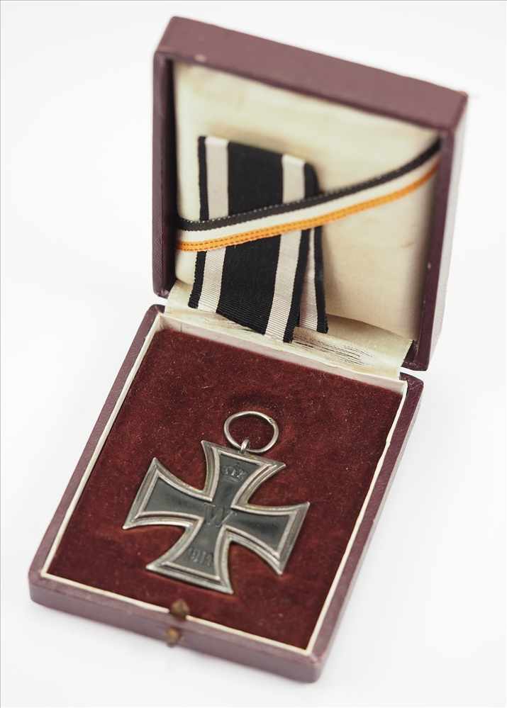 Preussen: Eisernes Kreuz, 1914, 2. Klasse, im Etui - 800.Geschwärzter Eisenkern, Silber Zarge, 800