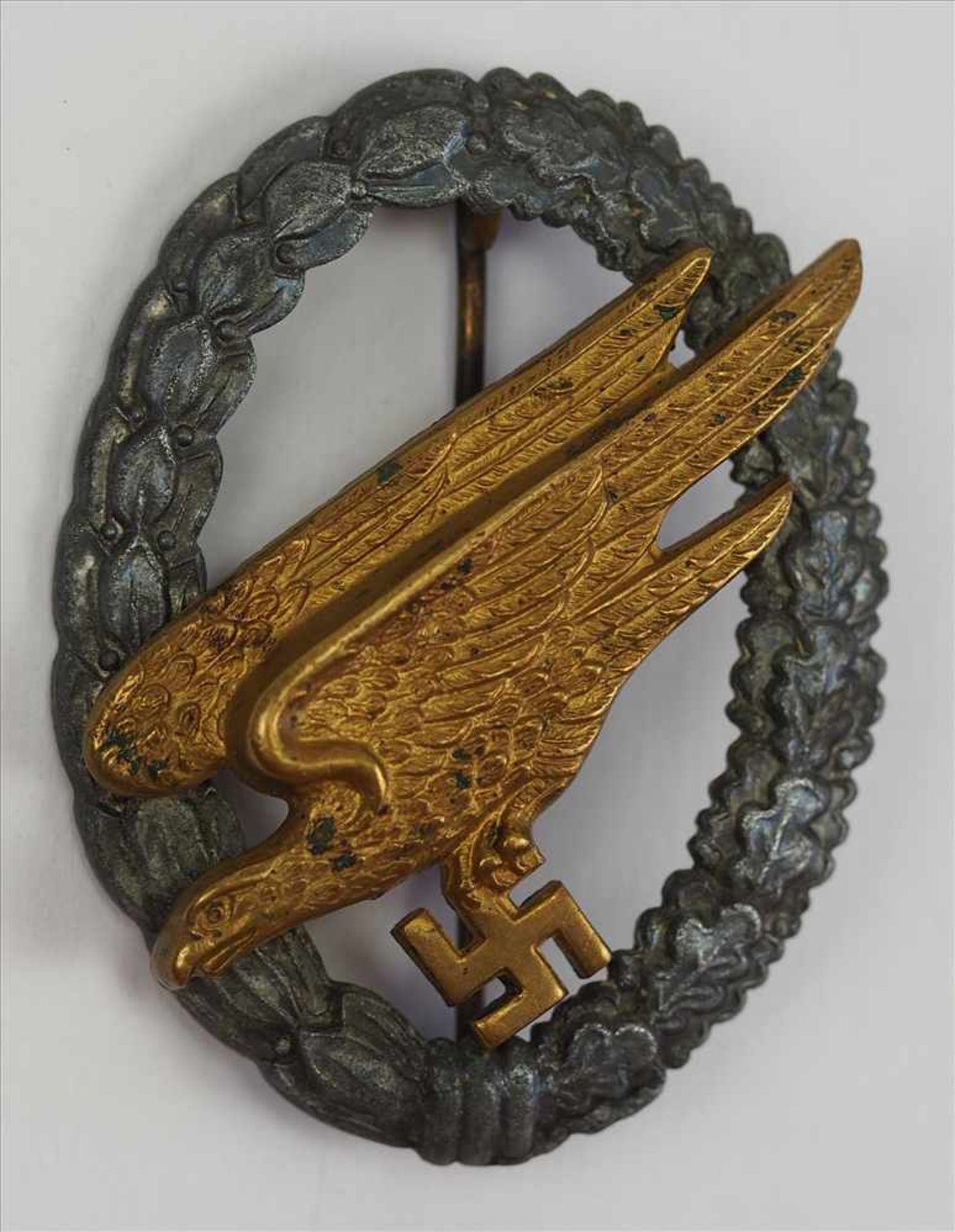 Fallschirmschützen Abzeichen - B&N L.Zink, der Adler vergoldet, rückseitig gepunzt B&N L, auf