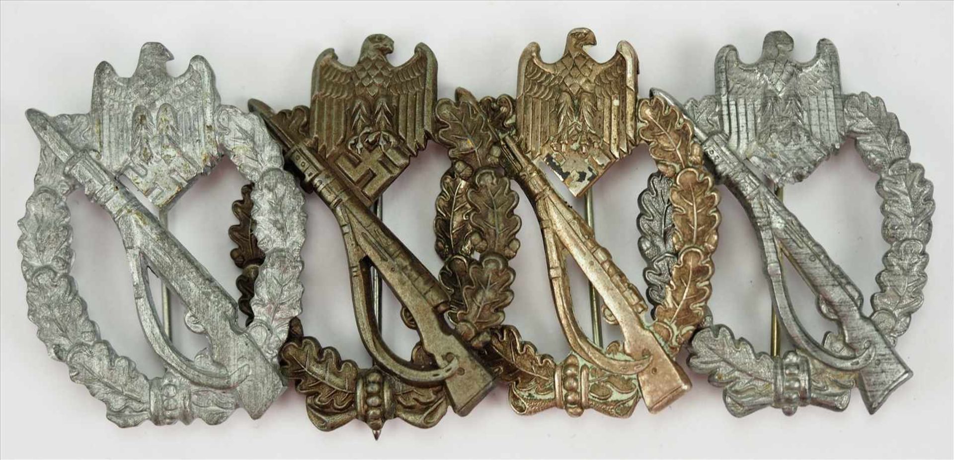 Infanterie Sturmabzeichen - Lot von 4 Stück.Diverse Ausführungen.